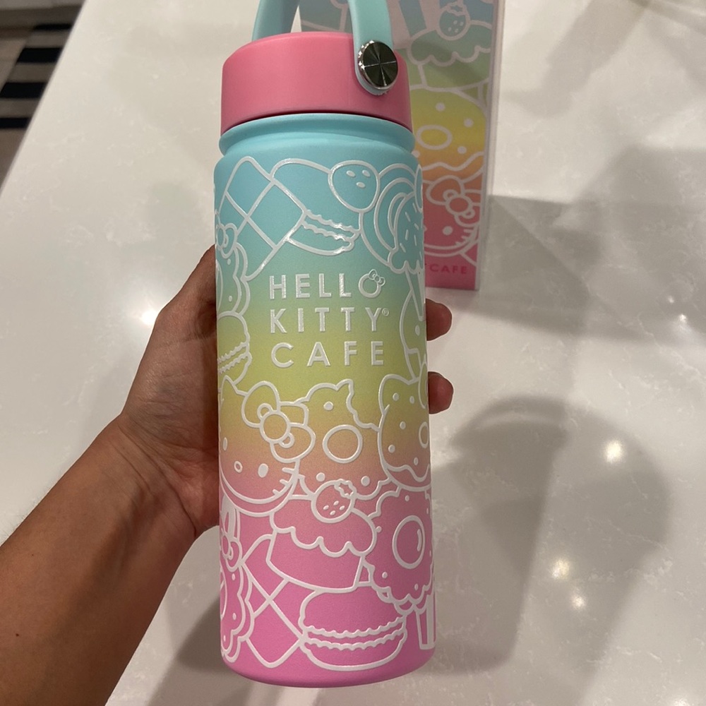 Hello kitty Cafe Thermal bottle NEW 18 oz